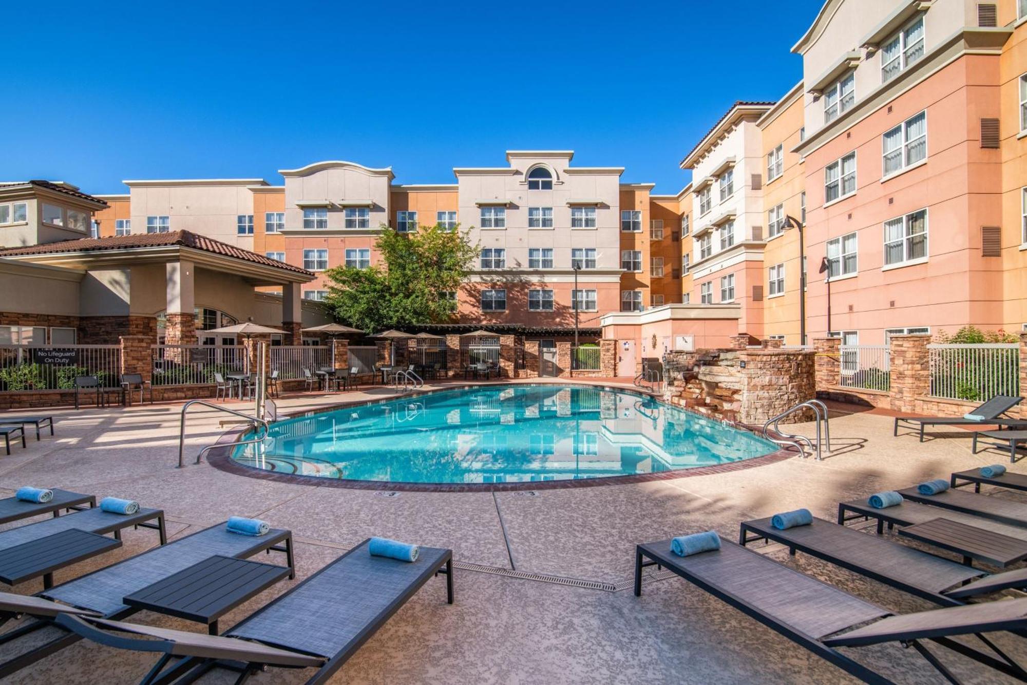 Residence Inn Phoenix Glendale Sports & Entertainment District Екстер'єр фото